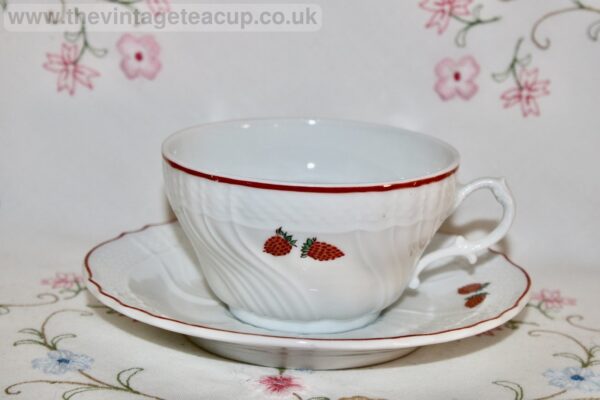 Richard Ginori Strawberry Vecchio Porcelain