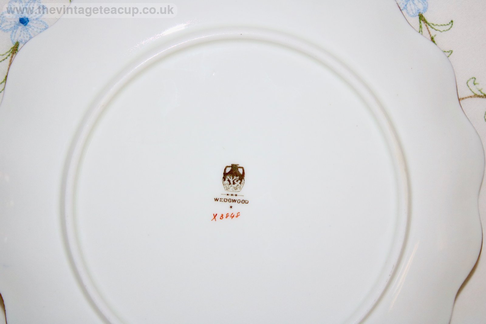Wedgwood Victorian Cake Plates / dessert service