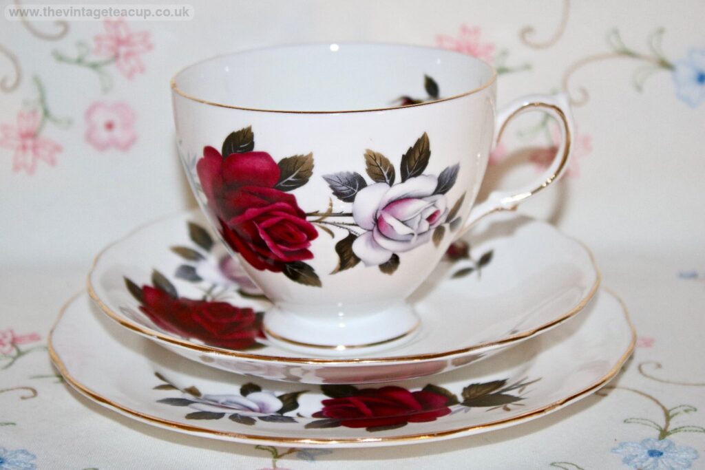 Colclough Amoretta Tea Trio