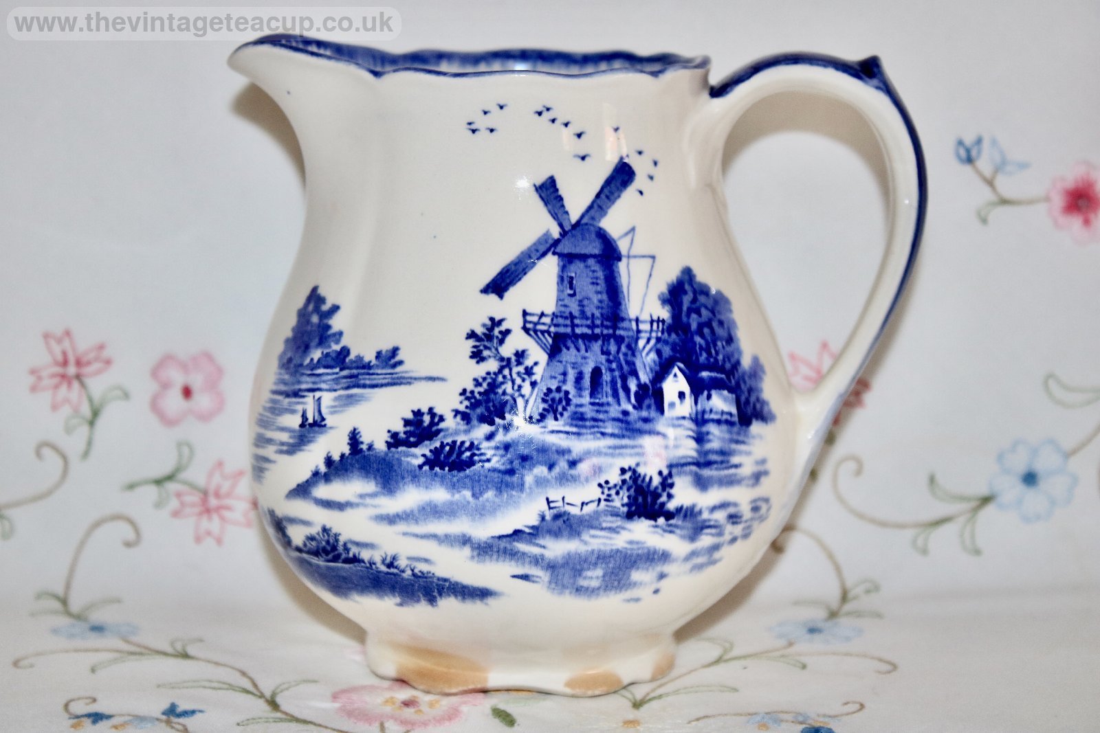 Royal Doulton Norfolk 1/2 pint Jug Blue White china