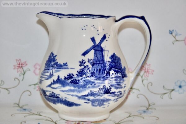 Royal Doulton Norfolk 1/2 pint Jug Blue White china
