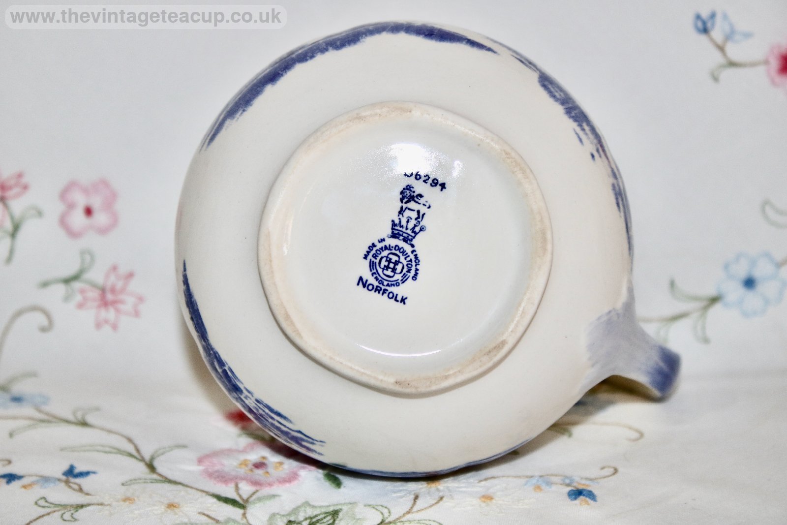 Royal Doulton Norfolk 1/2 pint Jug Blue White china
