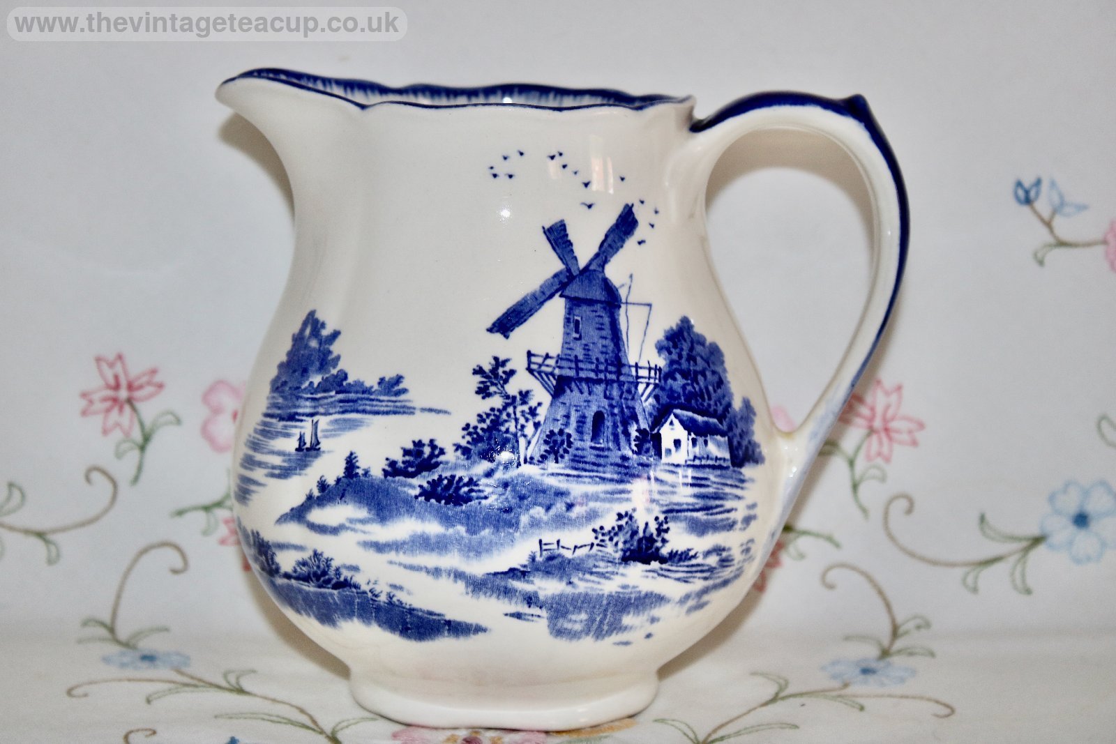 Royal Doulton Norfolk 1/2 pint Jug Blue White china