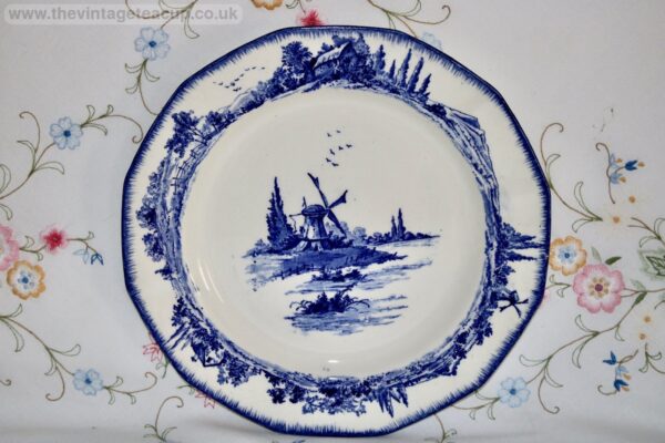Royal Doulton Norfolk 12 sided Dinner Plate Blue White China
