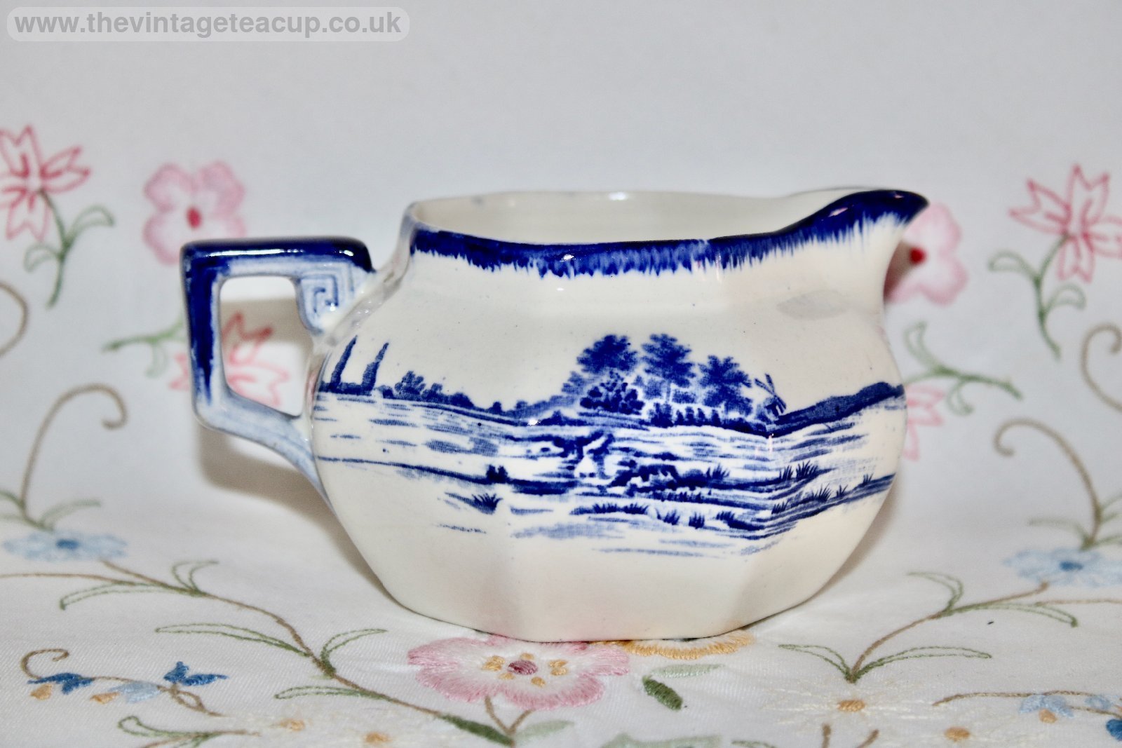 Royal Doulton Norfolk 1/4 pint Jug Blue White china