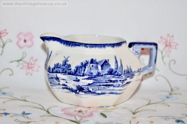 Royal Doulton Norfolk 1/4 pint Jug Blue White china