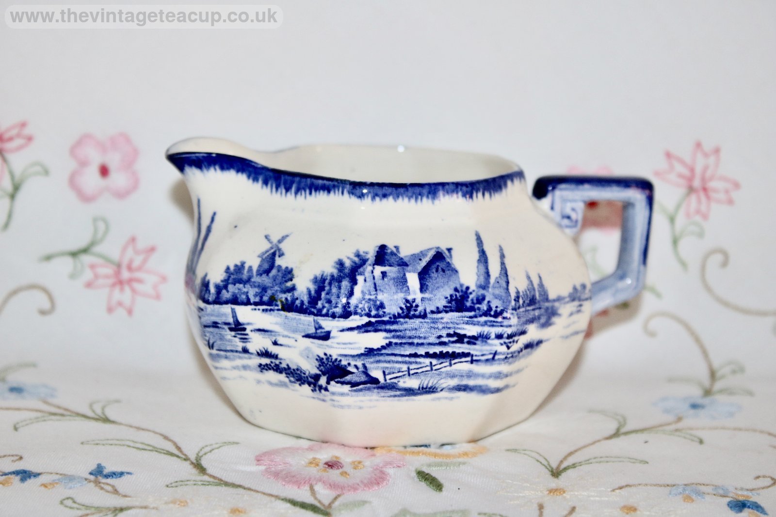 Royal Doulton Norfolk 1/4 pint Jug Blue White china