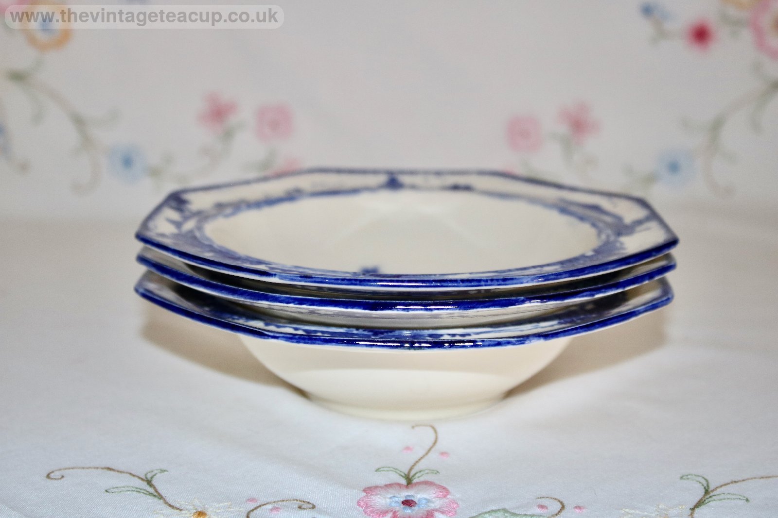 Royal Doulton Norfolk Octagonal Set Bowls Blue White china