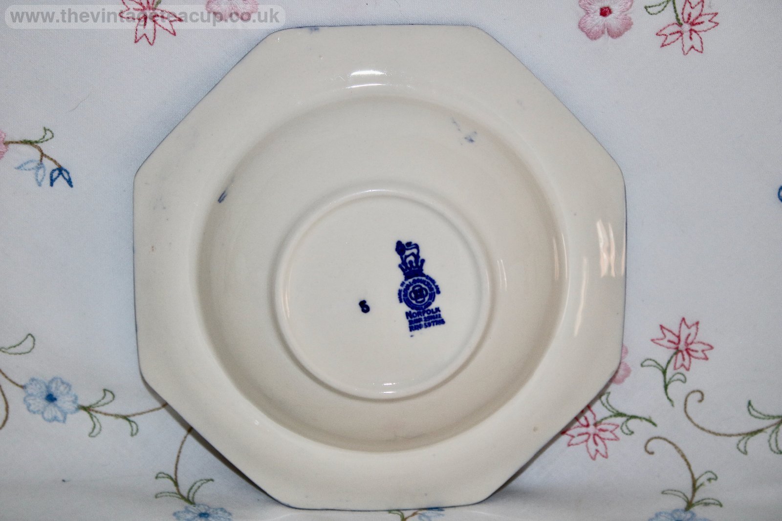 Royal Doulton Norfolk Rimmed Set Bowls - Image 3