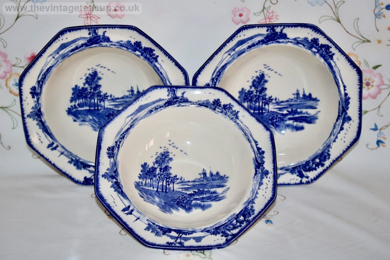 Royal Doulton Norfolk Octagonal Set Bowls Blue White china