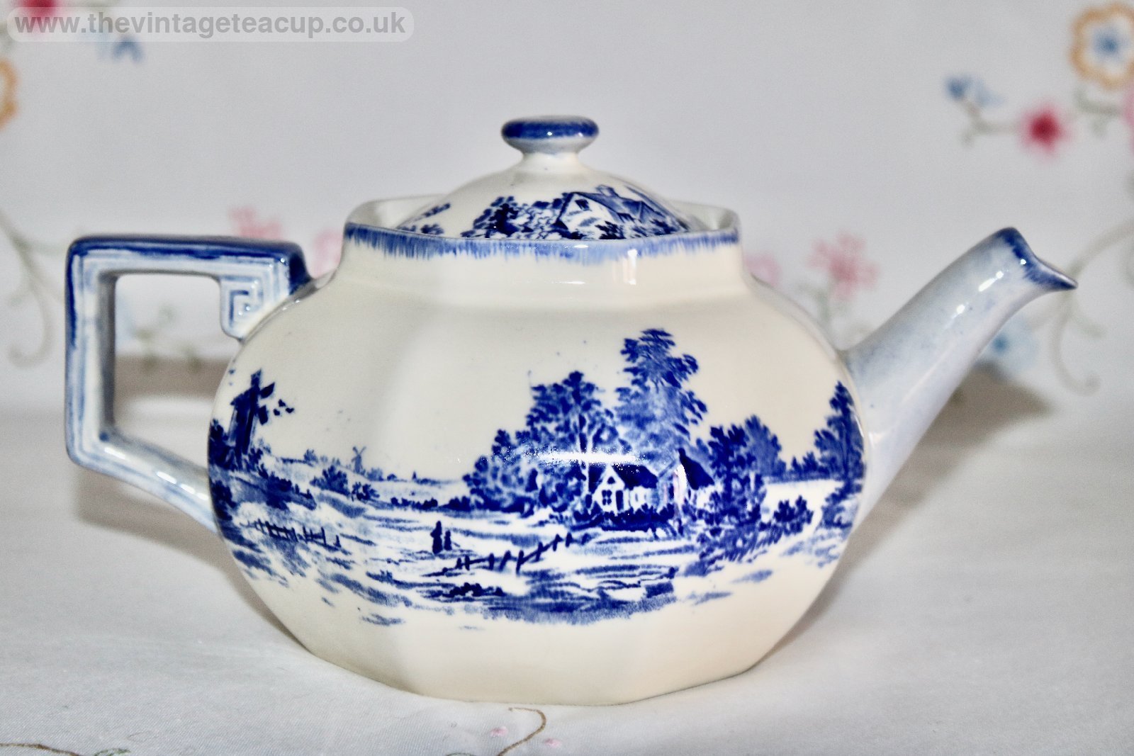 Royal Doulton Norfolk Octagonal Teapot Stand Blue White china