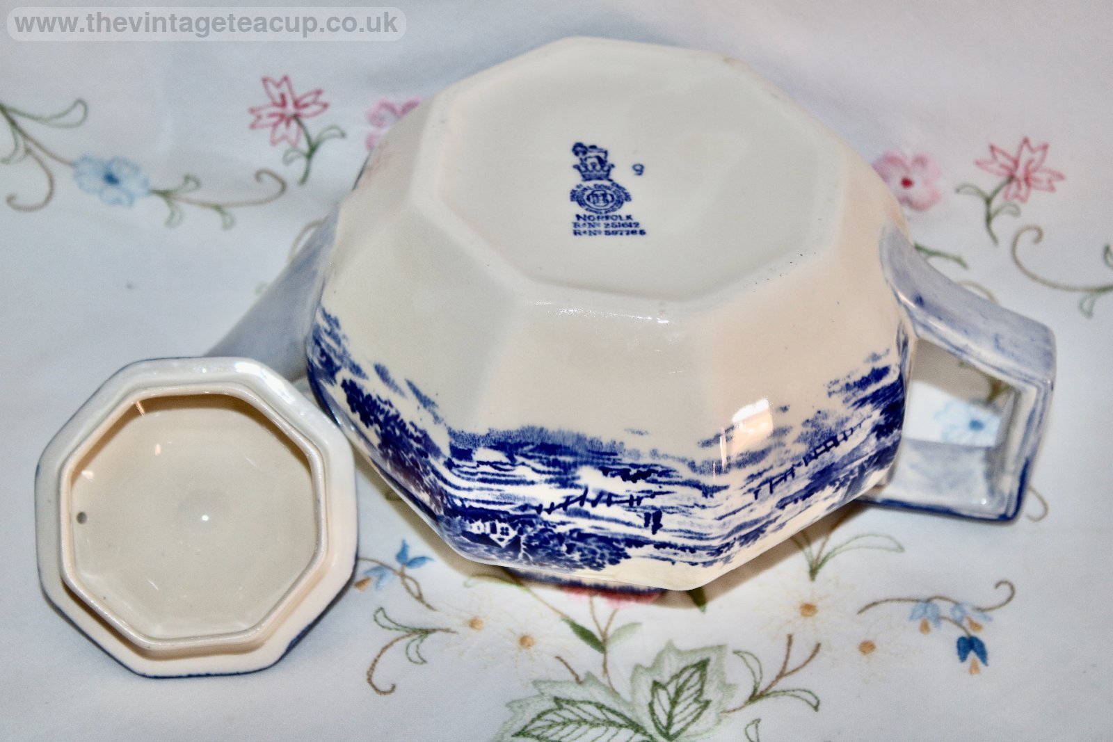 Royal Doulton Norfolk Octagonal Teapot Stand Blue White china