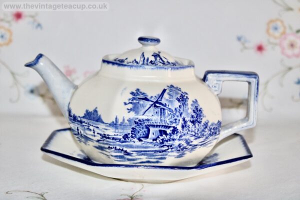 Royal Doulton Norfolk Octagonal Teapot Stand Blue White china