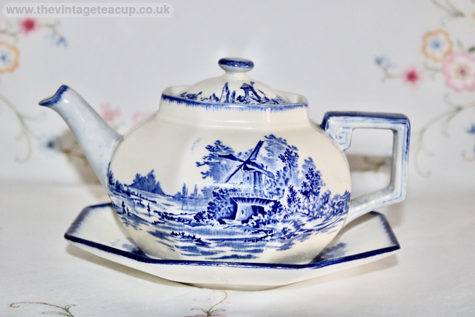 Royal Doulton Norfolk Octagonal Teapot Stand Blue White china