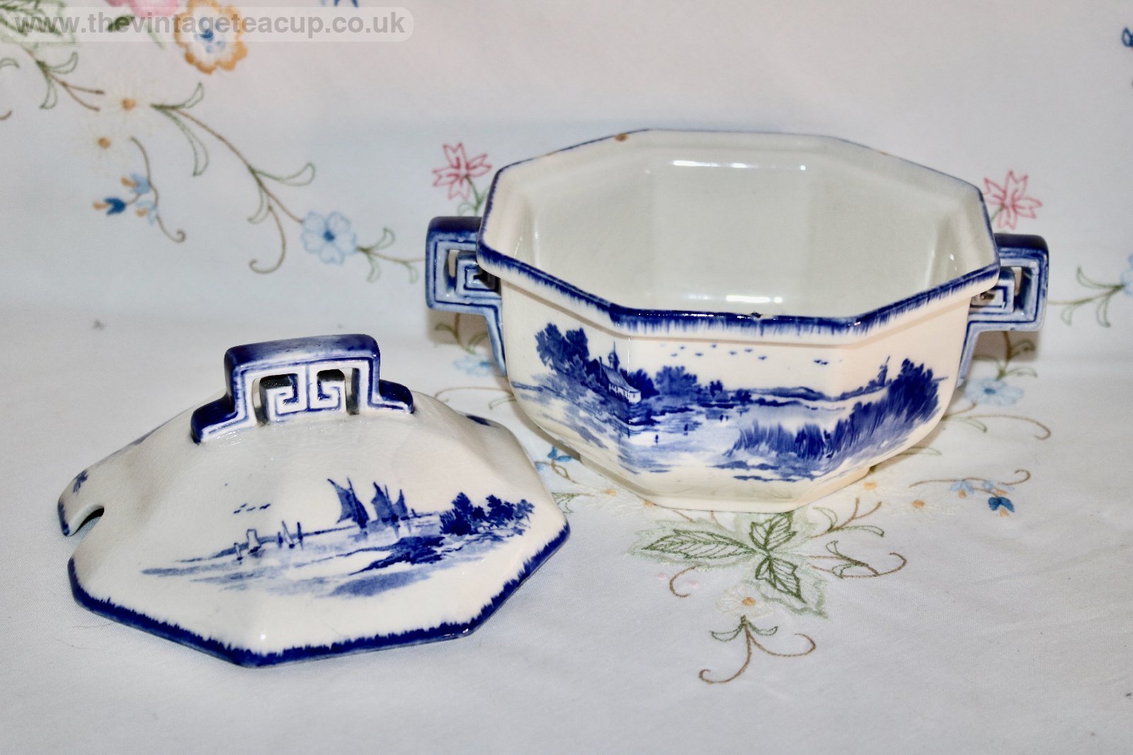 Royal Doulton Norfolk Octagonal Tureen Stand Blue White china