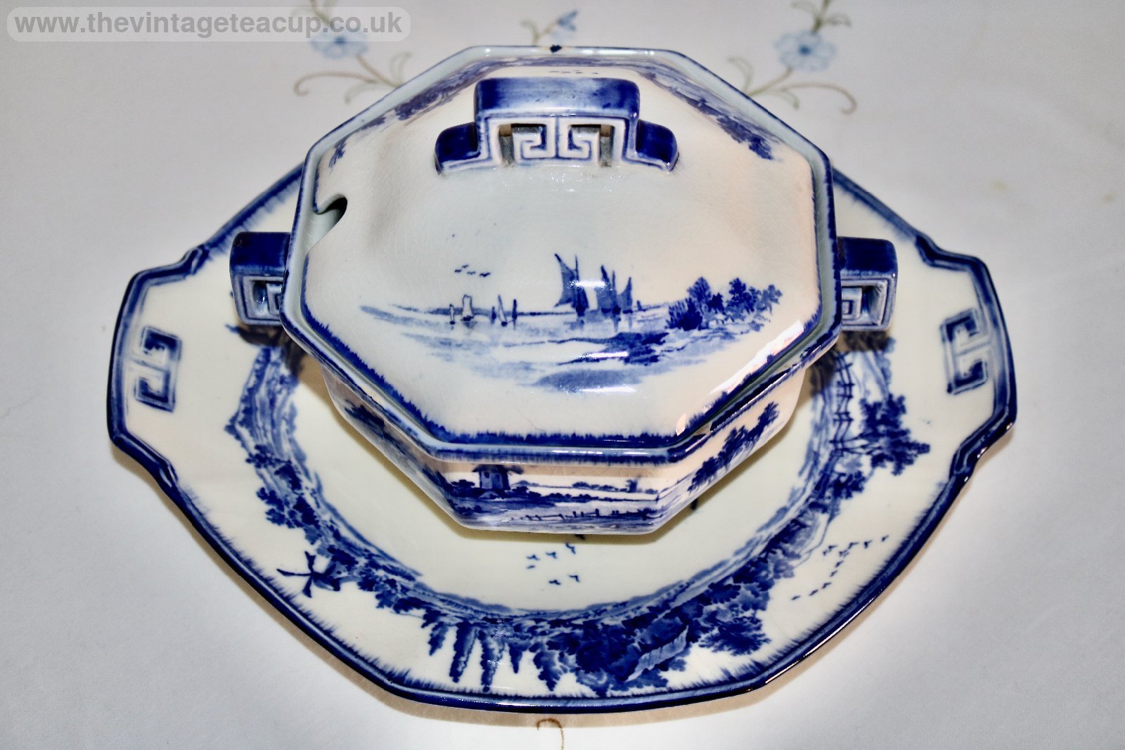 Royal Doulton Norfolk Octagonal Tureen Stand Blue White china