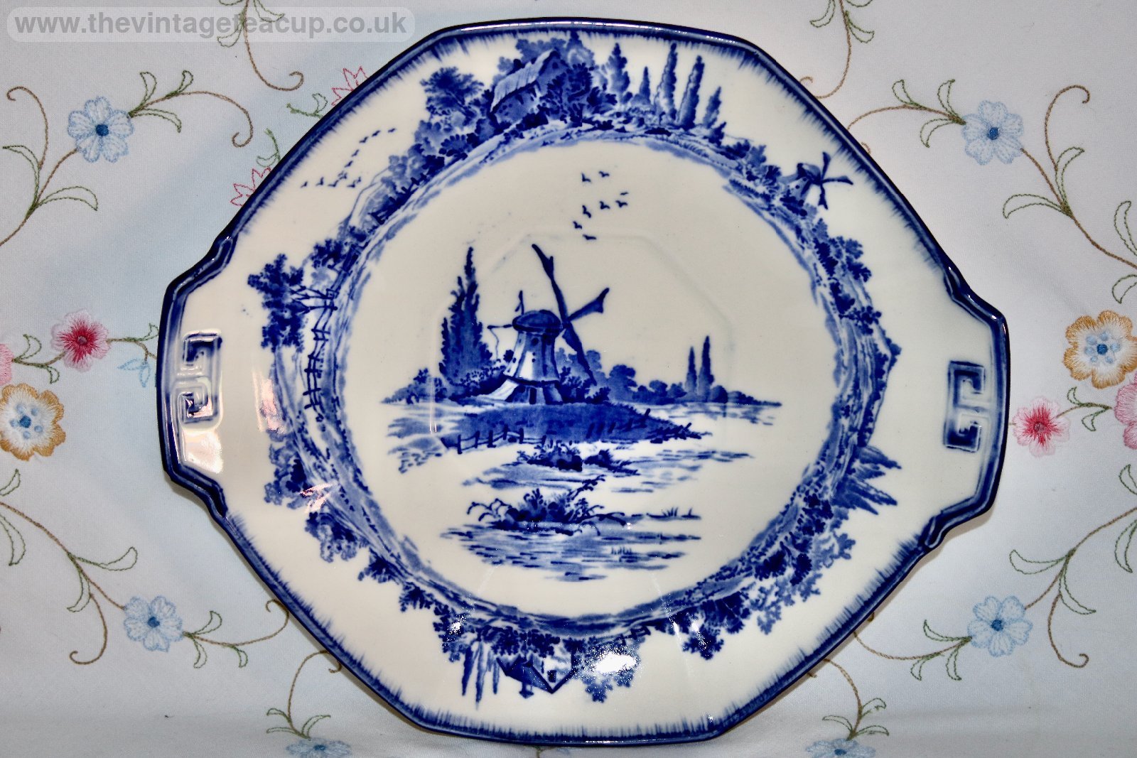 Royal Doulton Norfolk Octagonal Tureen Stand Blue White china