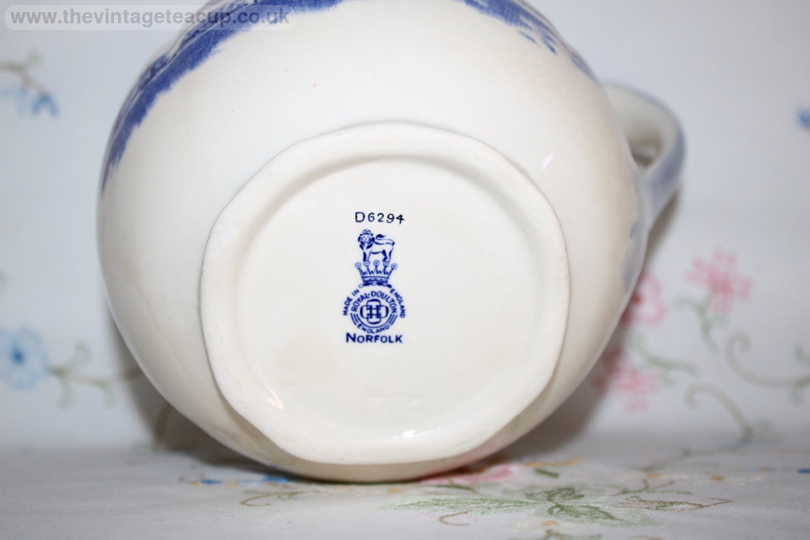 Royal Doulton Norfolk Pint Jug Blue White china D6294