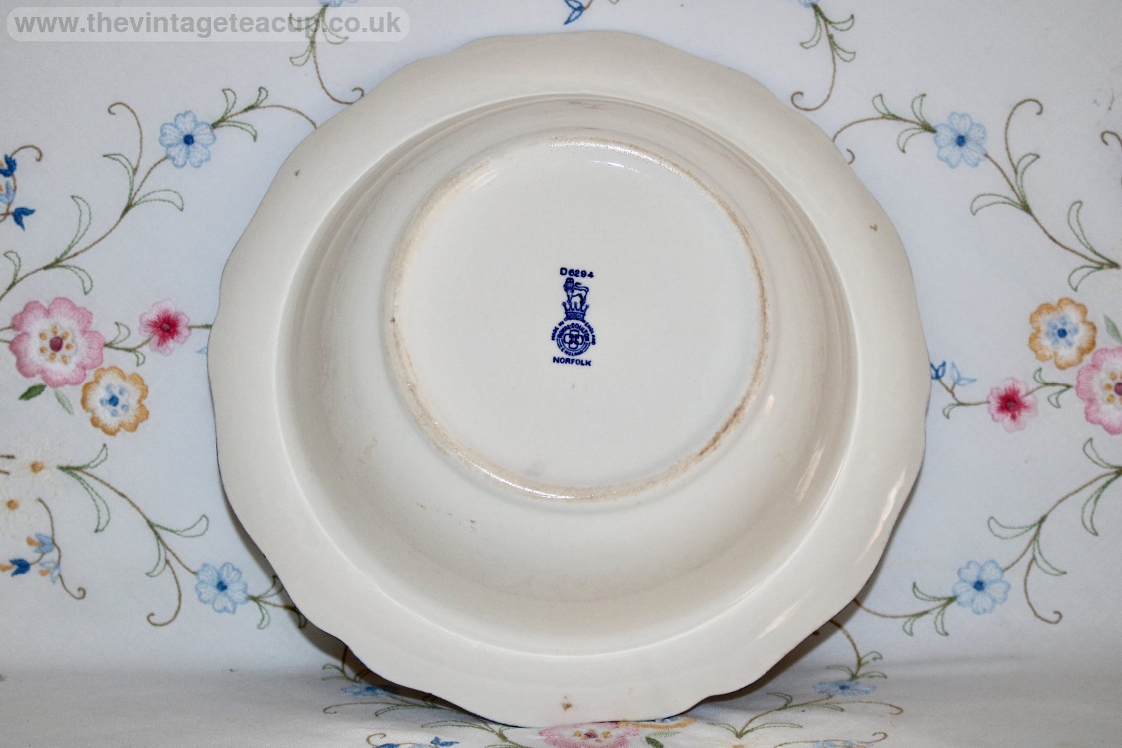 Royal Doulton Norfolk Round Serving Bowl Blue White china