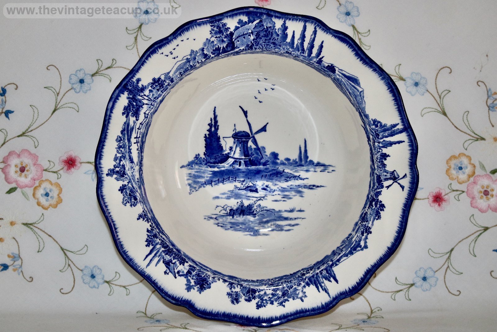 Royal Doulton Norfolk Round Serving Bowl Blue White china