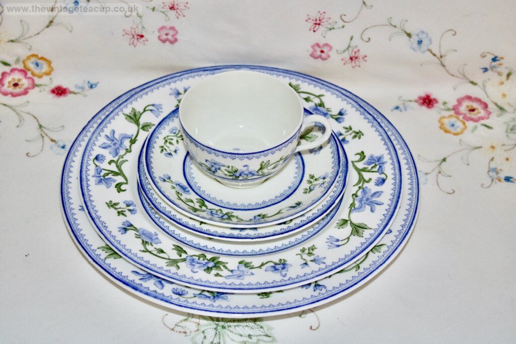 Royal Worcester ' Bowpot ' Place Setting