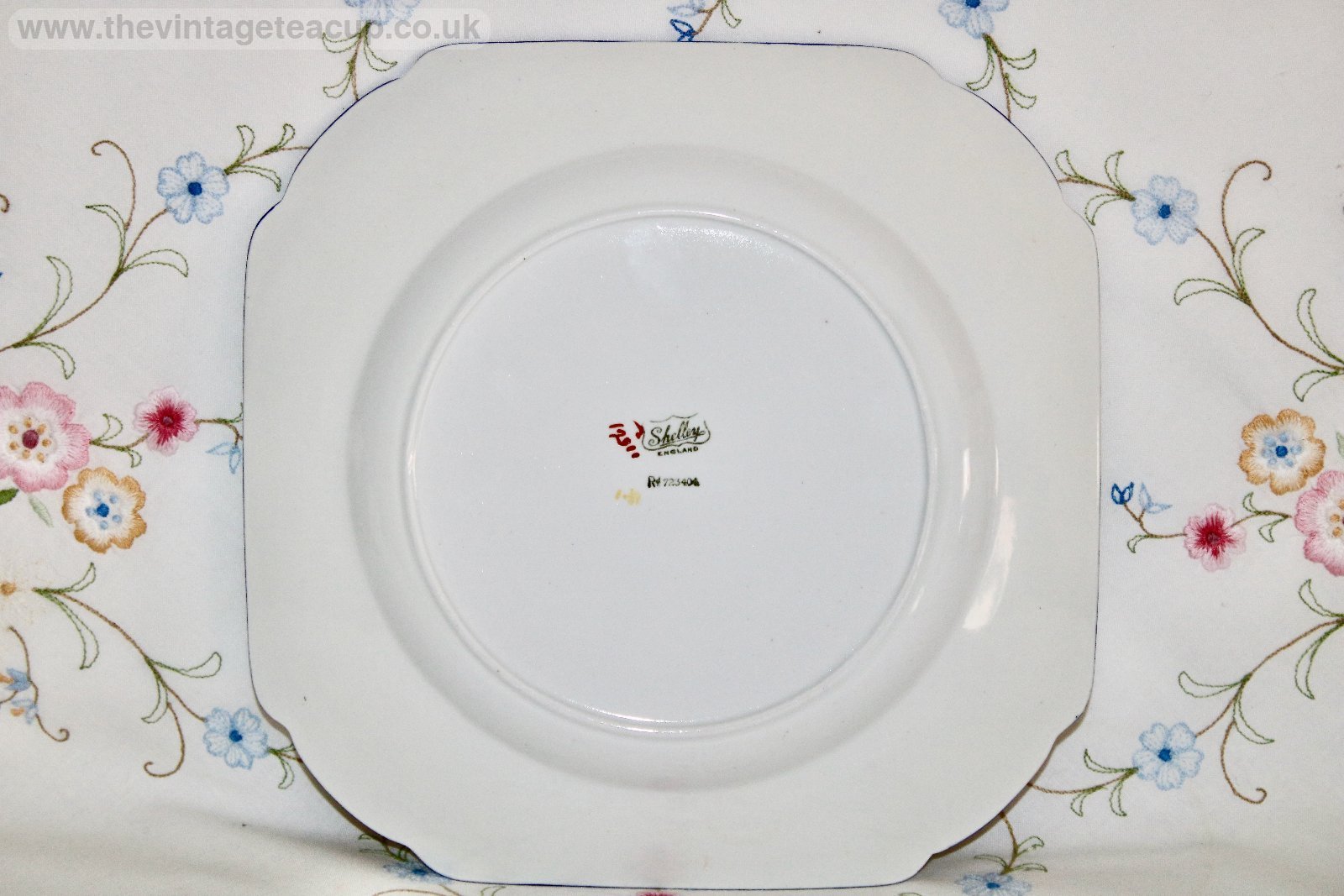 Shelley Queen Anne / Blue Iris Dinner Plate 11561