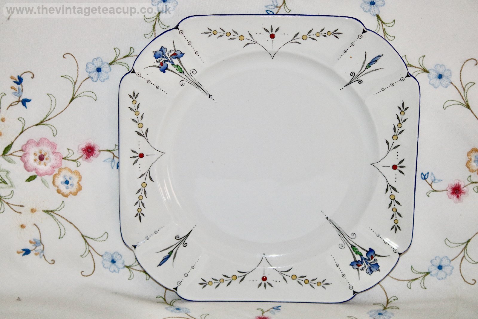 Shelley Queen Anne / Blue Iris Dinner Plate 11561